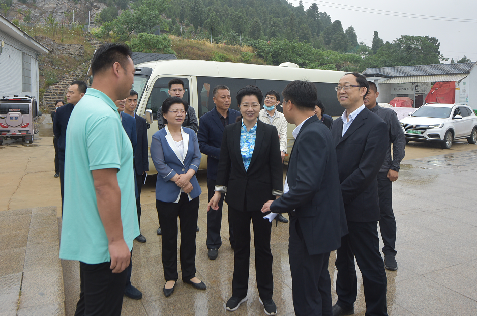 李淑侠调研徐庄镇工作时强调:高起点打造一二三产融合示范区