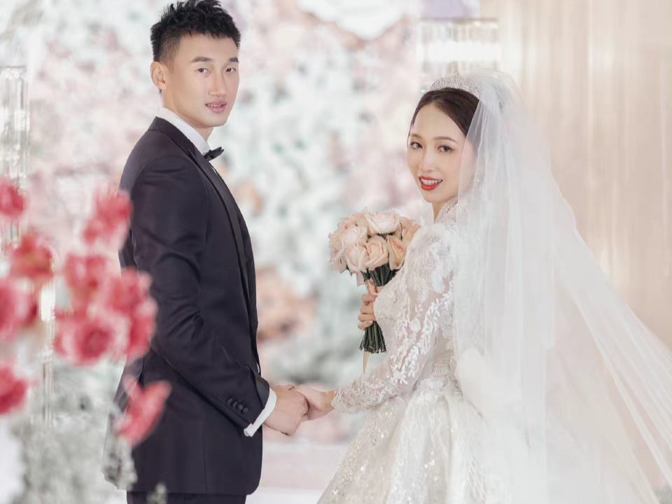 李京龙大婚:妻子颜值高,李春江喜笑颜开,朱芳雨丁彦雨航出席