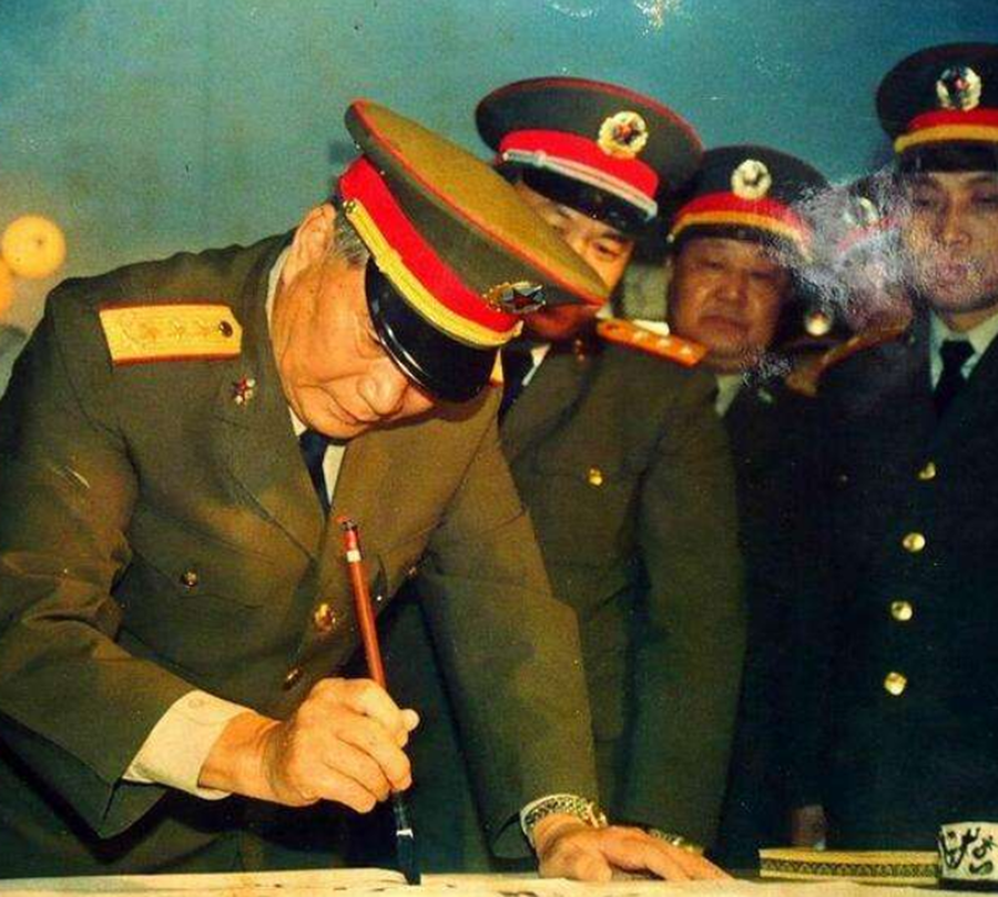 越南屡次挑衅,张震将军:对越自卫反击战不能放在一月打!