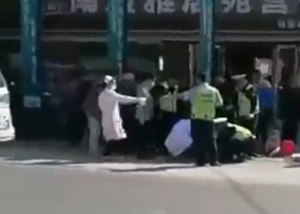 广西发生一起事件,位置在梧州市岑溪市,场面让人揪心
