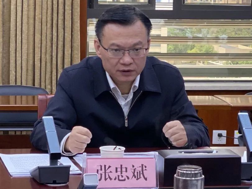 省法院党组成员,副院长张忠斌一行来我院督导扫黑除恶工作并慰问干警