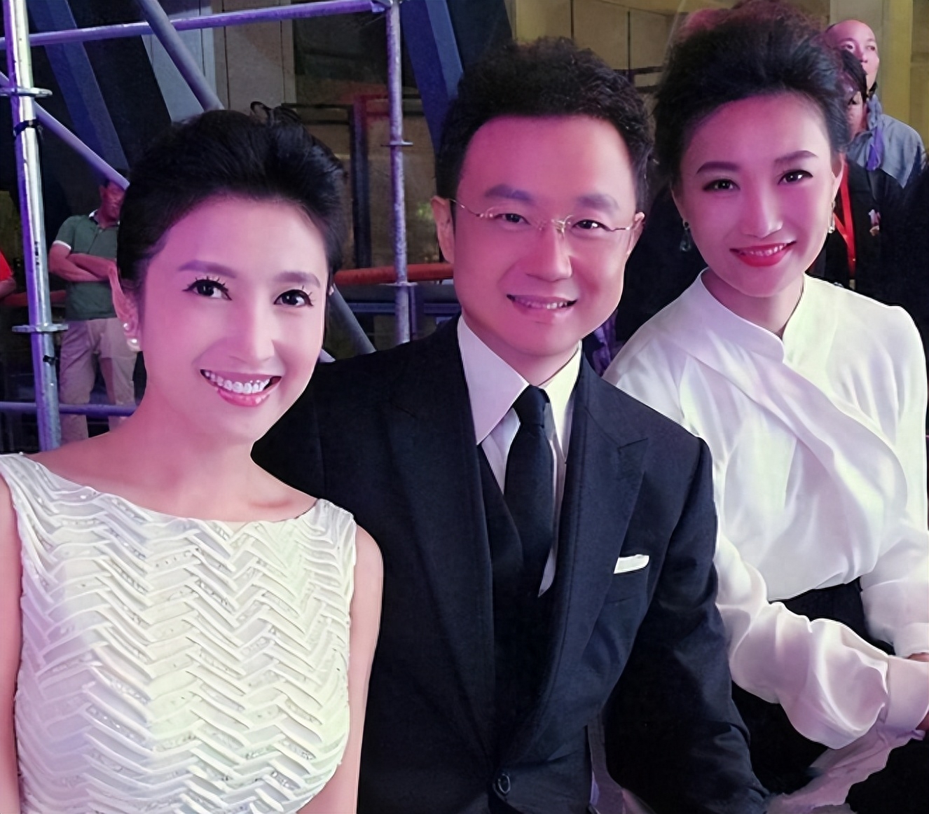 回顾和前夫丁克17年无儿女离婚后嫁央视主播刚强的春妮怎样了