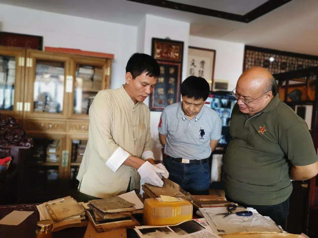 杜月笙虽是青帮大佬,但他却有一个无私奉献的儿子,名字家喻户晓