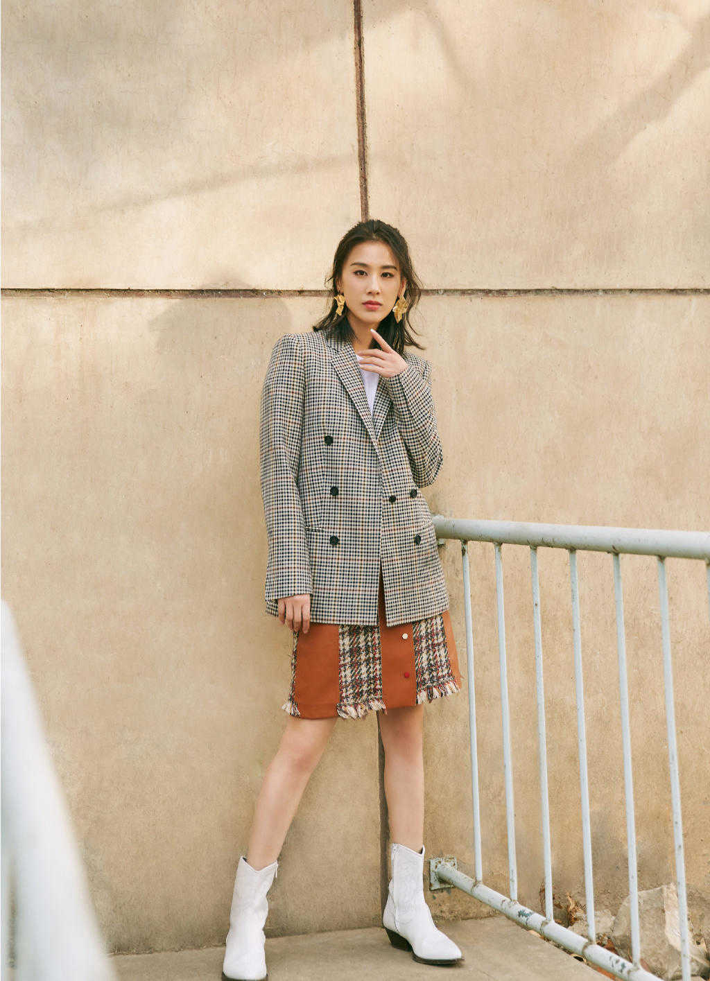 黄圣依的冬季造型超好看,穿针织开衫搭配牛仔裤,休闲还时髦