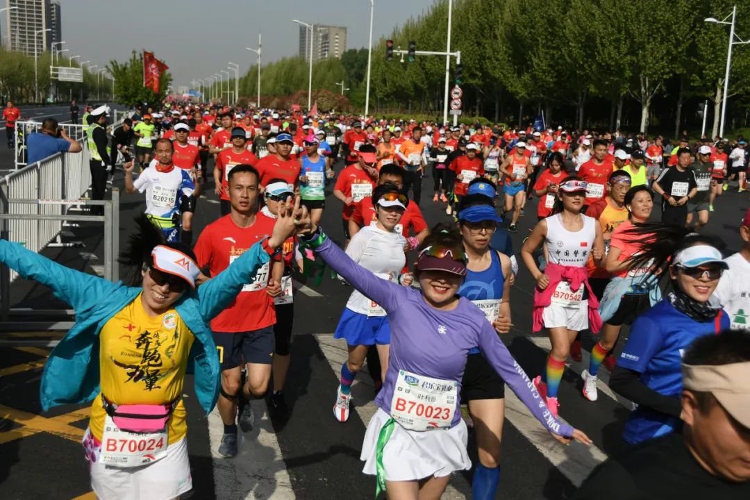 2021郑开马拉松赛激情开跑