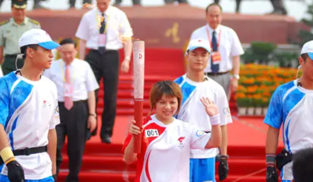 杨霞:举重奥运会冠军,决赛前被台湾老乡要求作弊,26岁选择退役