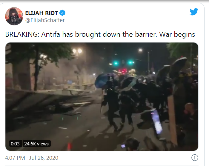 热点|美国波特兰示威者推倒法院围栏，有人称现场就像战场， 特工全副武装上街抓人