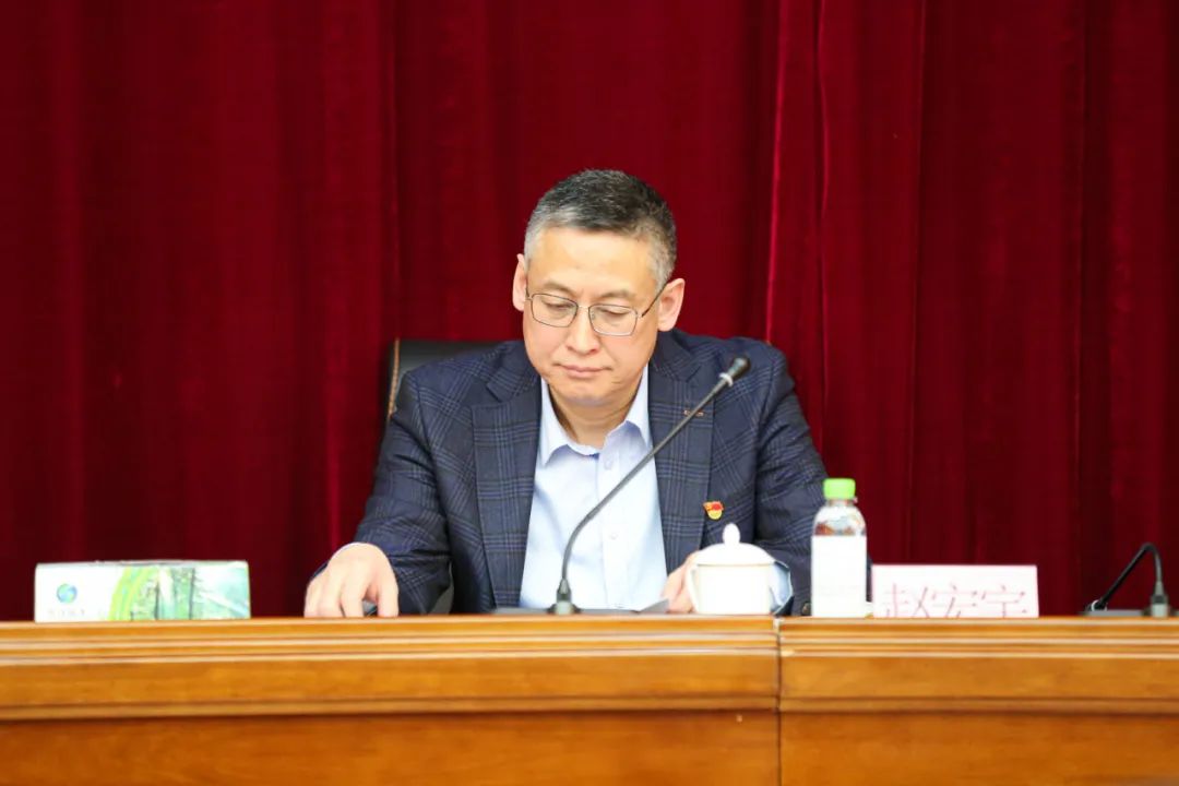 张旭东在集团新入职员工培训班结业式上寄语新员工:立足新时代 奋斗