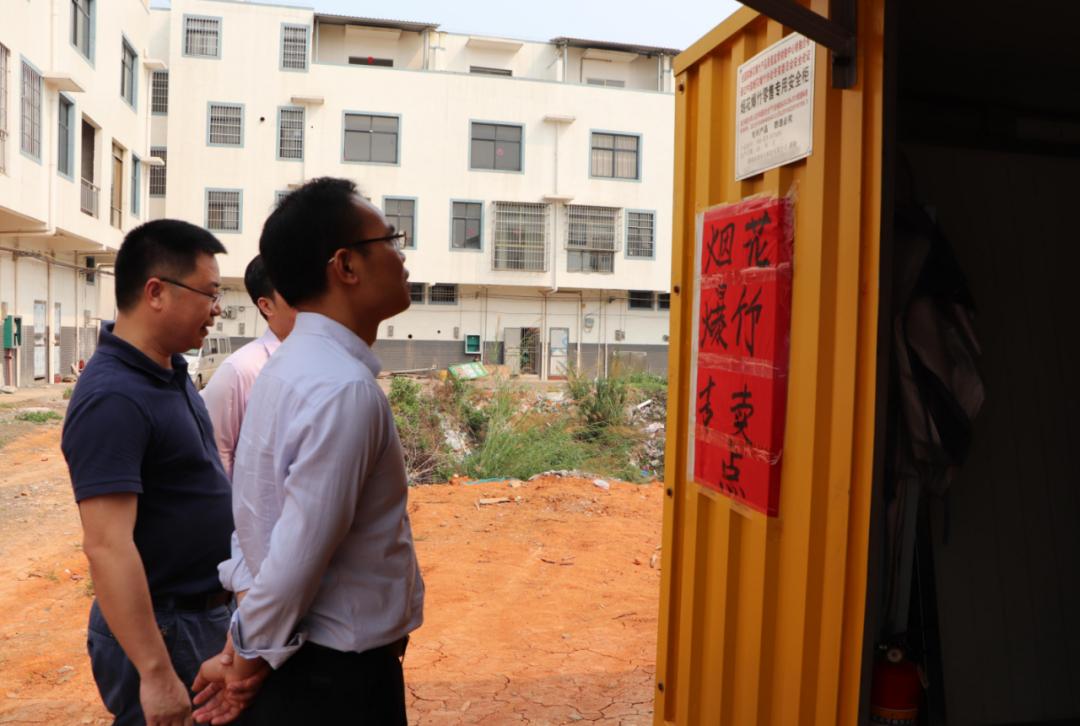 县委常委,副县长梁荣贵到二塘镇开展安全生产检查