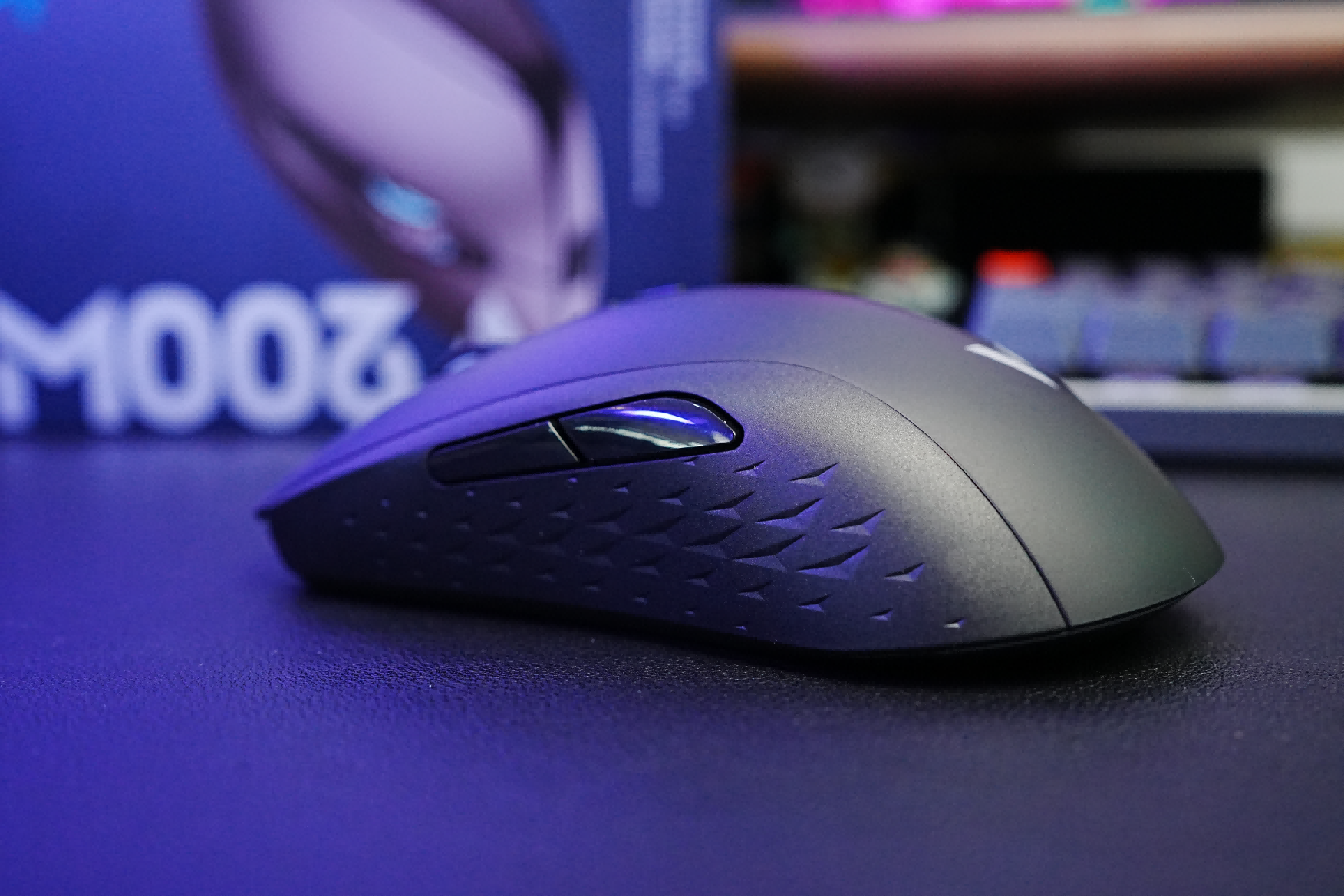 雷柏v200w双模无线充电rgb游戏鼠标评测:大手型玩家的福音