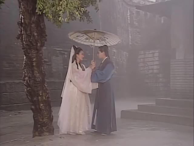 白素贞:死过一次,师父通天花三百年救她,转世两回才遇到许仙