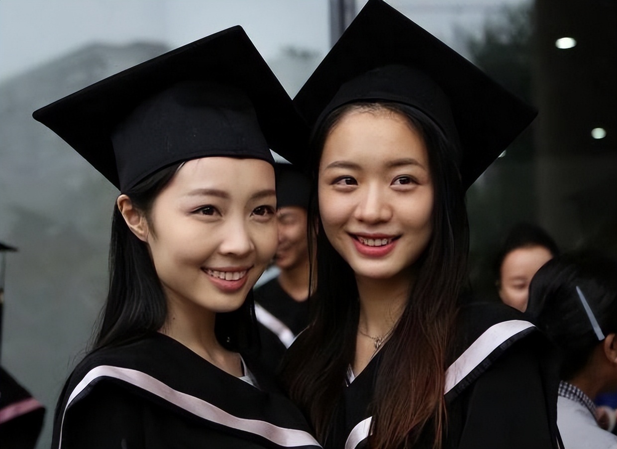 网传985大学生可免试成为公务员?高考压力更大了,这样公平吗?