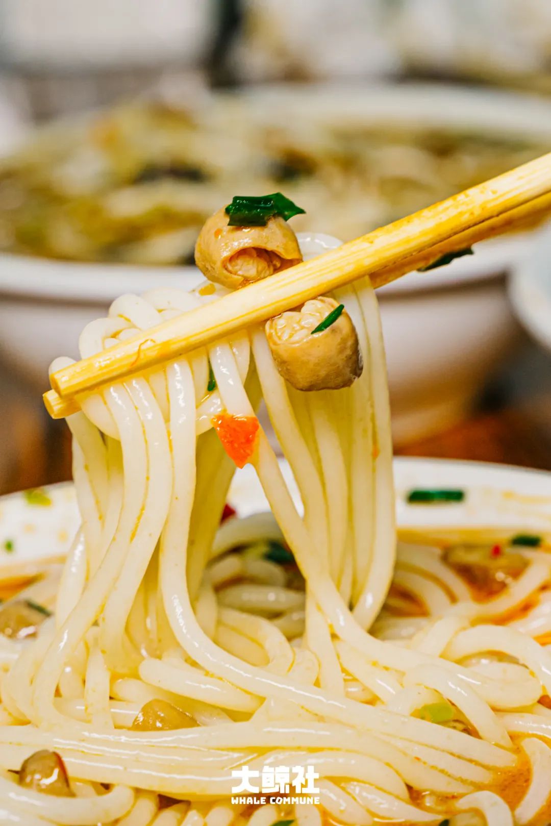 打卡上饶100家粉店,今天我们来到了遍布上饶的"上层米粉"的总店.