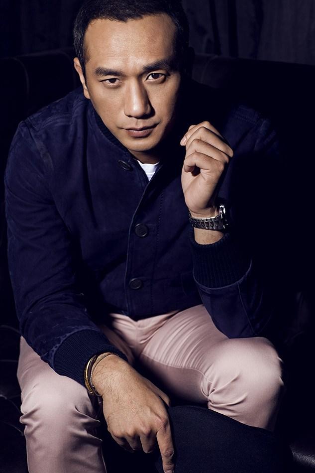 黄觉:与周迅暧昧,和徐静蕾同居5年,为何转身与小14岁网友闪婚