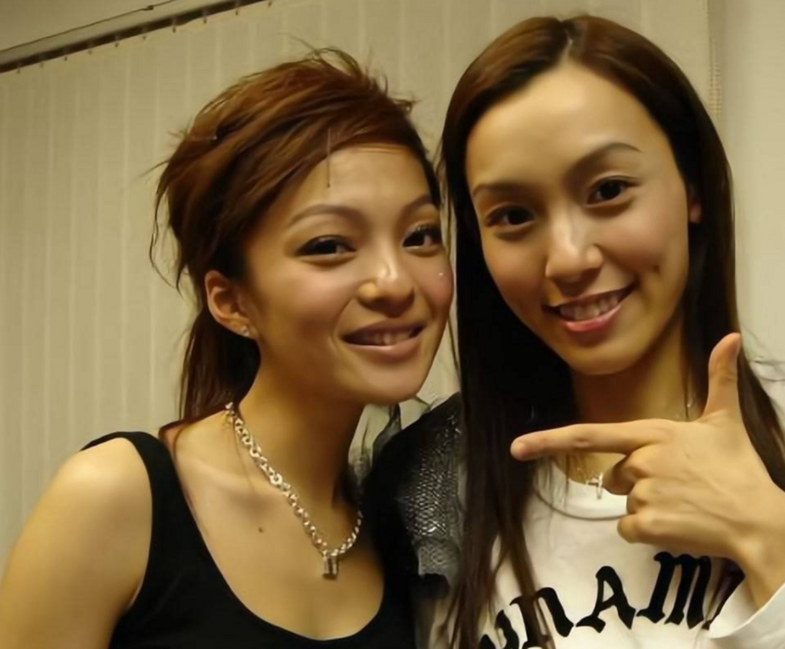 难怪张韶涵跟她绝交 原来撕开范玮琪的假面具,只需要一个韩红!