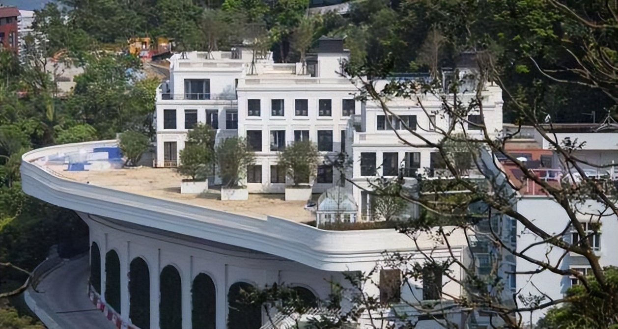 徐子淇又成赢家,公公李兆基花40亿为她盖豪宅,历经12年就要竣工