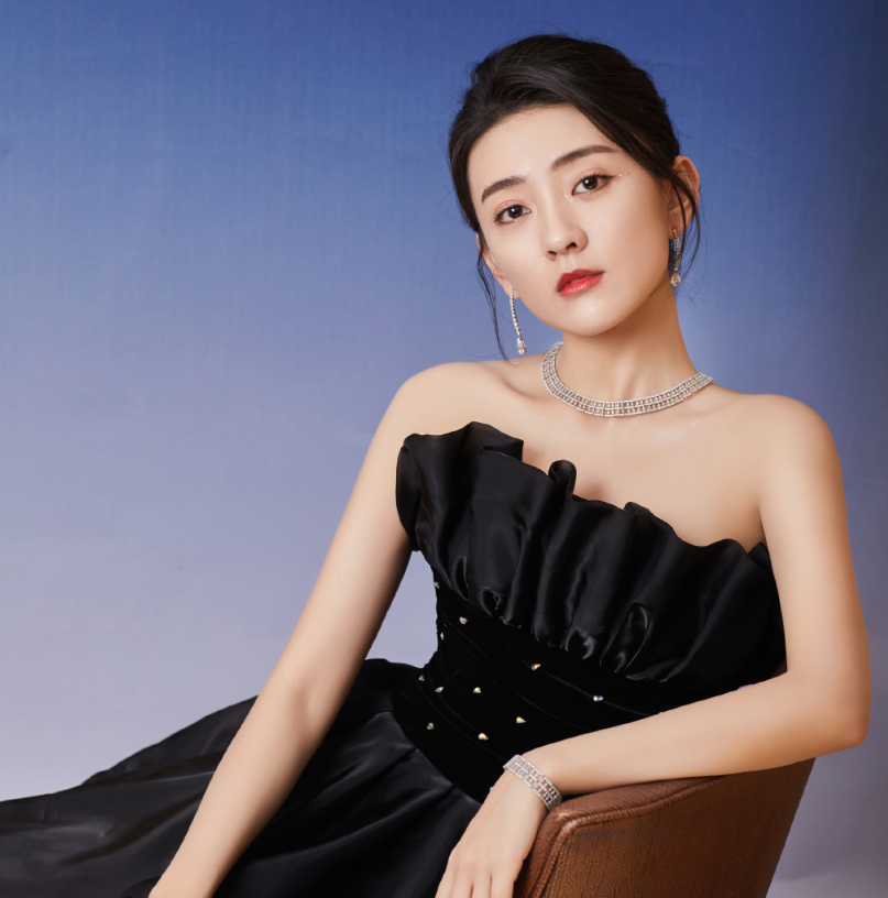 金骨朵活动海报,谭松韵潘伟明站c位,袁冰妍梁洁站位引关注