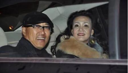 俏江南张兰与汪小菲爸离婚,却牵手摄影师老六:揭开婚姻残酷真相