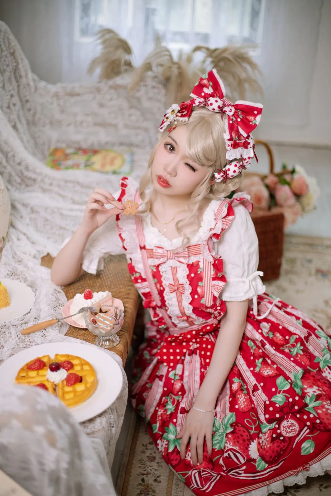 lolita女仆风洋装cosplay,草莓味的小公主萌化你