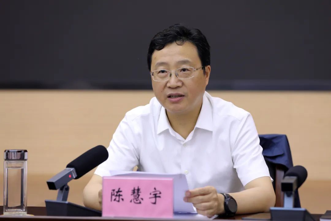 沈峻峰在全县重点工作推进会上强调:坚定信心奋力爬坡过坎  务实举措