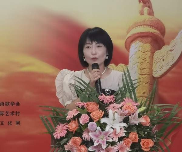 (温江鱼凫书画院院长熊燕致辞)