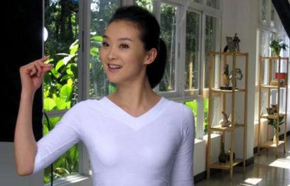 住在王府井小区里,王艳晒出自己家的豪宅,在阳台就能看见故宫