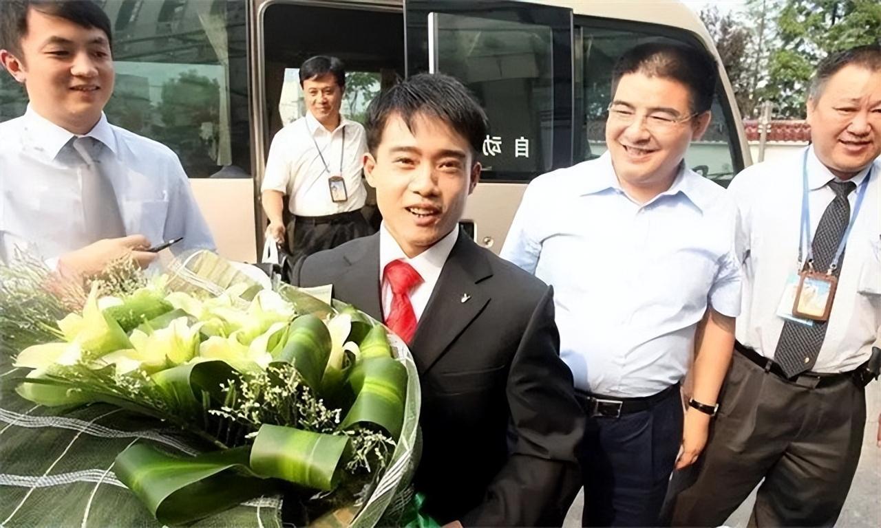 体操冠军三次因盗窃入狱,100块钱变卖金牌,张尚武近况如何?