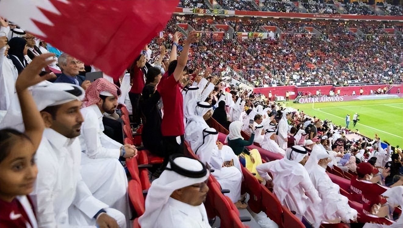 卡塔尔世界杯观众席无人戴口罩引起不少网友质疑,真相是那样吗?