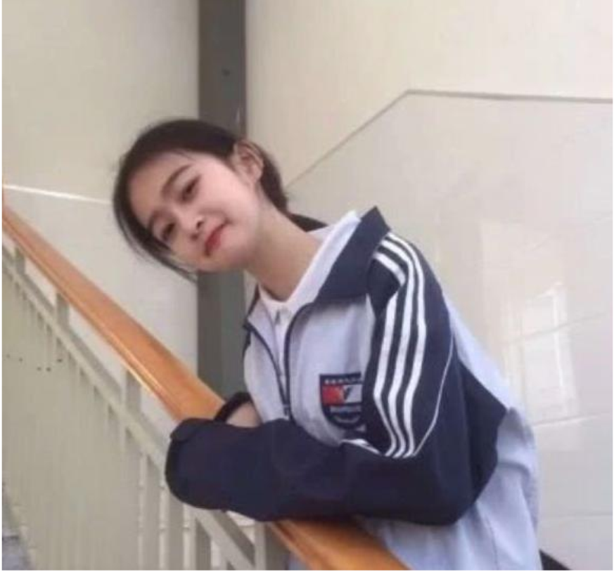 初中女生自以为"很仙"的动作,老师却觉得很幼稚,男生:没兴趣