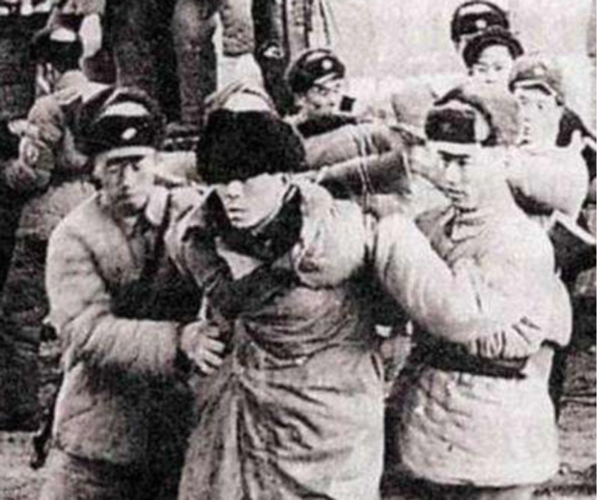 49年开国大典,国民党特务多次搞破坏,投放炸药,如何解除危机?