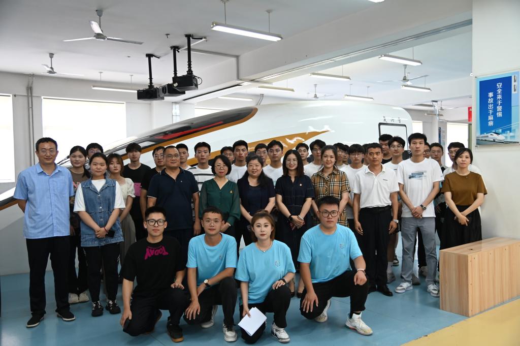 山东职业学院易安书院,铁道机车车辆学院联合召开毕业生座谈会
