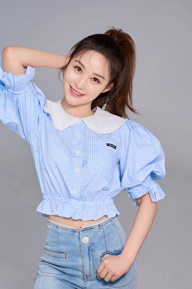 孙嘉璐大冬天吃冰淇淋勇气可嘉,"批发"的发饰亮了