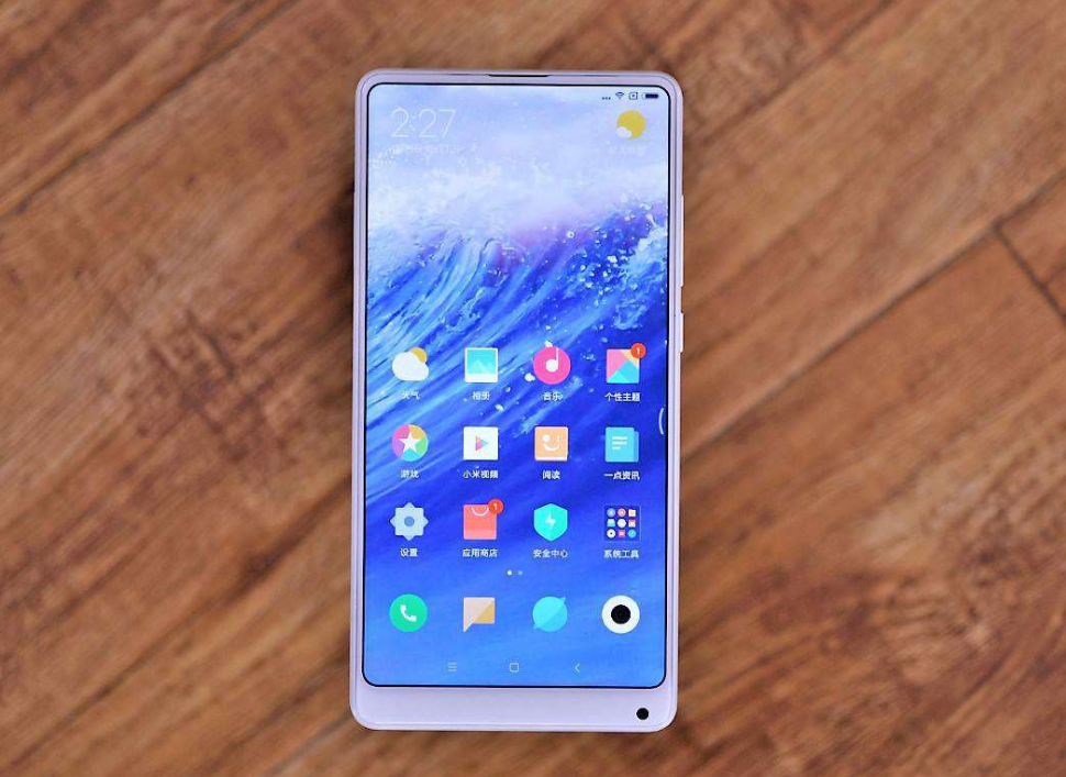 大家觉得mix1惊艳,只因之前几乎没见过,大比例屏幕给人冲击很大