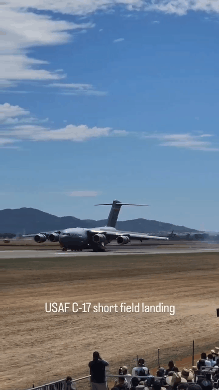 c17运输机200米超短距降落反推开启飞机直接倒车运20能做到吗