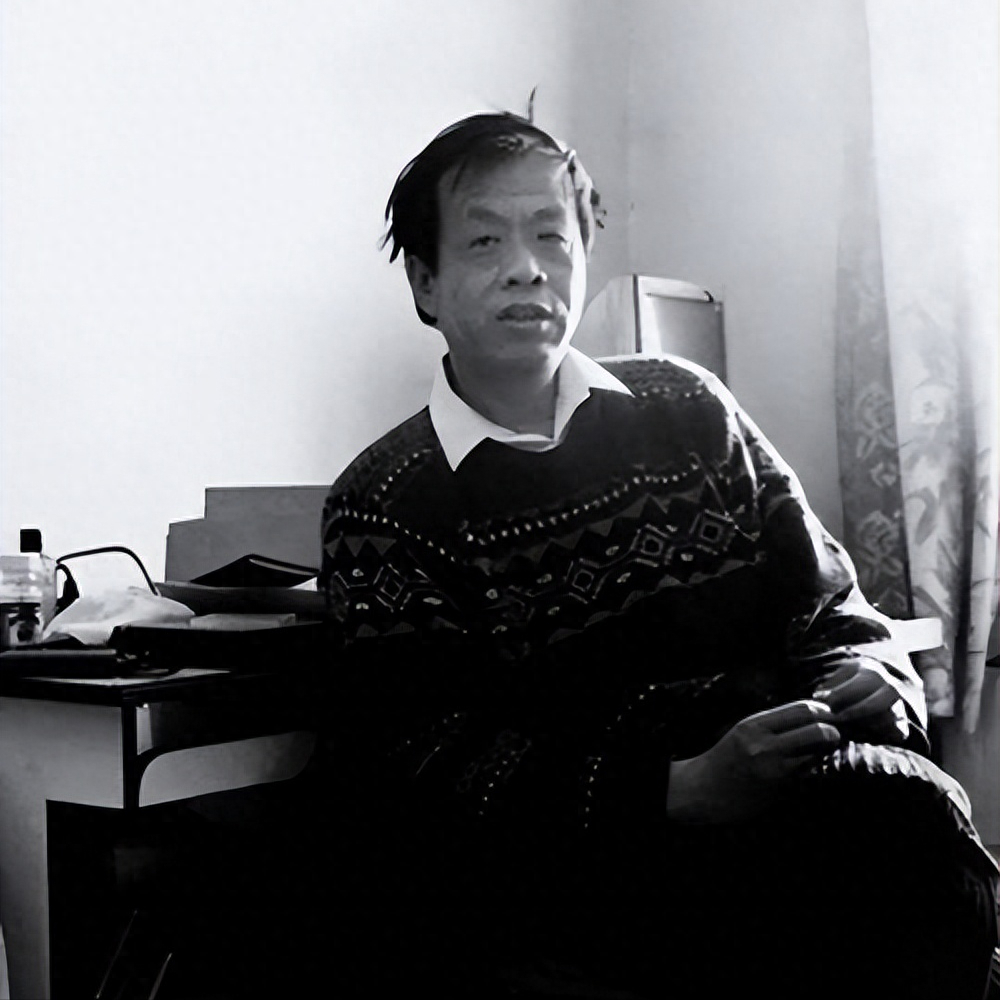 回顾王小波突然病亡!葬礼虽无一同行肯送行,身后却被封神