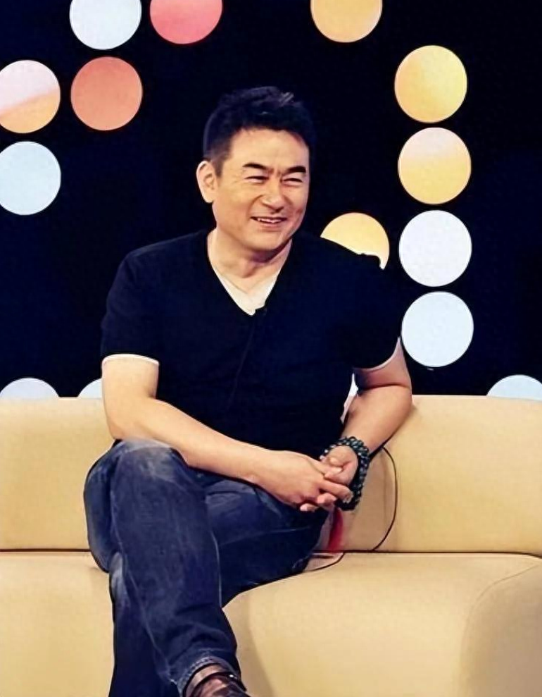 回顾李洪涛曾是铁路工人和妻子恩爱30年2个嗜好让妻子苦恼