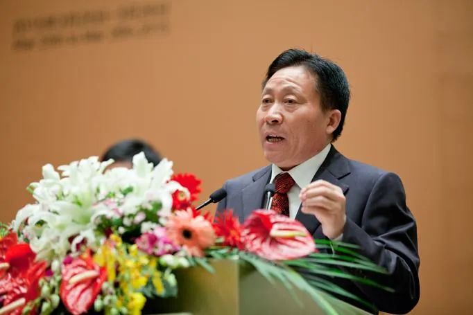 兖州低调富豪牛宜顺:与小布什做朋友,开迈巴赫齐柏林,车牌5个8