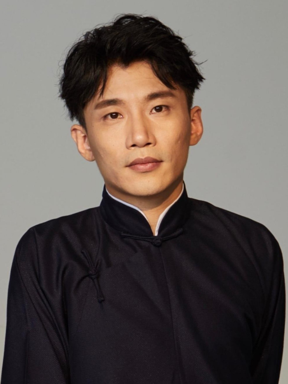 德云社相声演员何九华被拍到猛料,与一名女子在车上相聚3个多小时