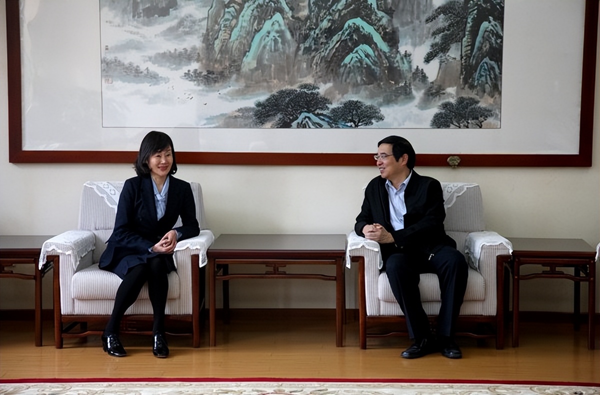 美女校长沈志莉落马记,生活奢侈靡费,沉迷于整容