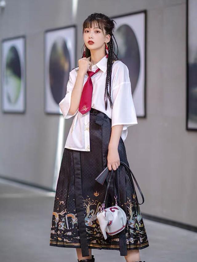 当汉服与jk混搭,不仅时尚,还很吸睛