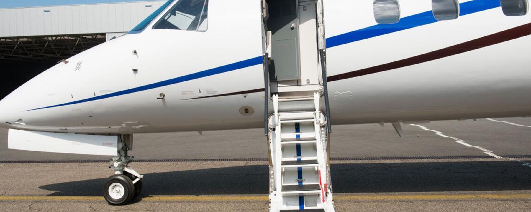 飞机旋梯还是舷梯?舷梯根据踏步形式可以分为几种?