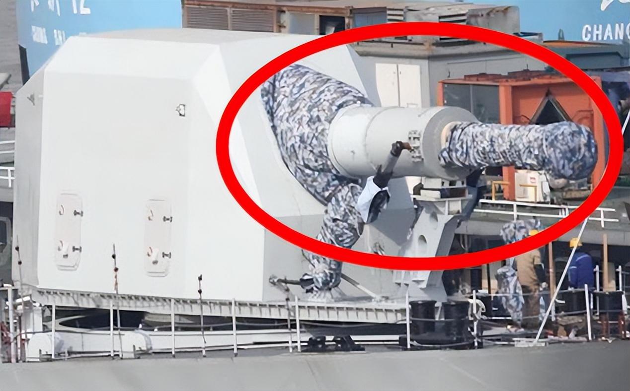 055b型驱逐舰正建造,配电磁炮和激光武器,预估数量可达到36艘