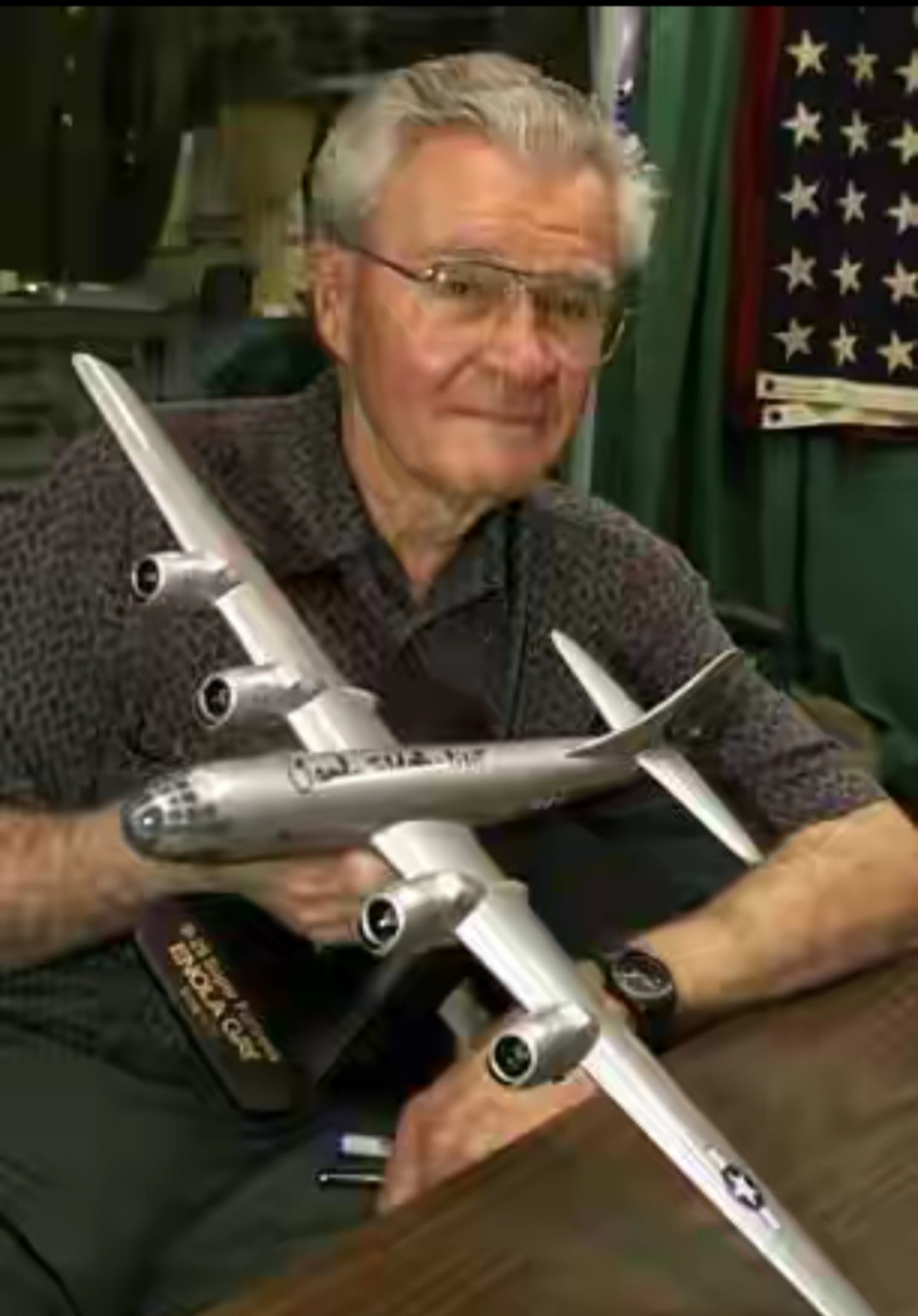 蒂贝茨对广岛遇难日本民众道歉,保罗一句话堵得他们哑口无言