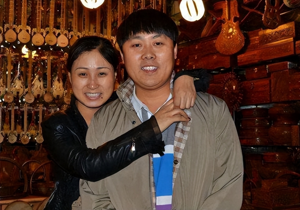 回顾刘大成:凭《星光大道》爆红,承诺不抛弃糟糠妻的他,做到了吗