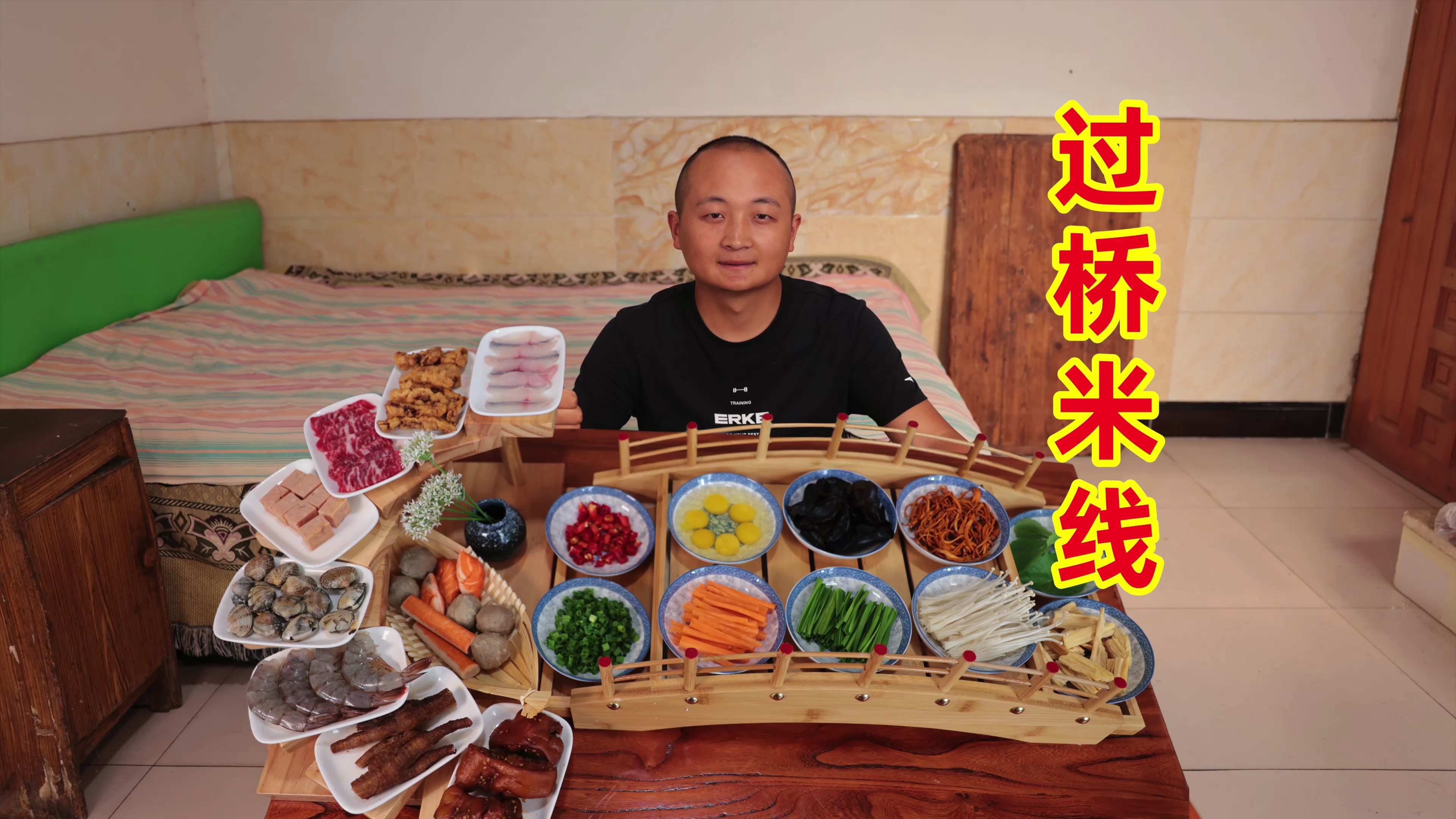 大冬在家自制“过桥米线”，配菜就20多种，这吃法直呼内行