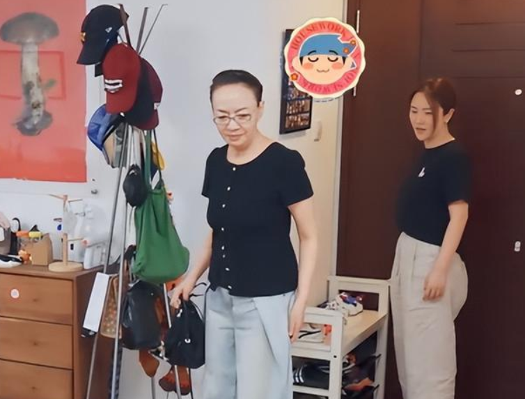 宋丹丹儿媳博谷:嫁小7岁演员巴图,婚后生两子,风光背后是辛酸