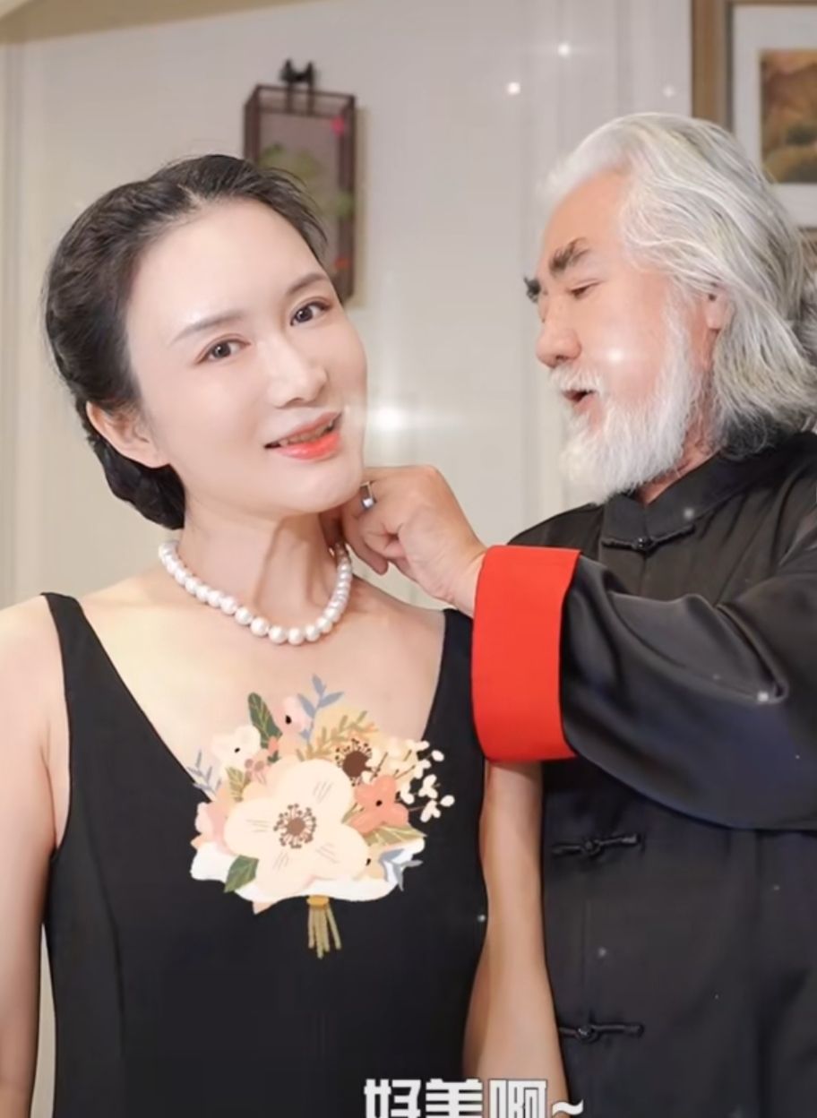 大导演张纪中自曝视频:怒批妻子杜星霖,为司机泡了上百万的茶叶
