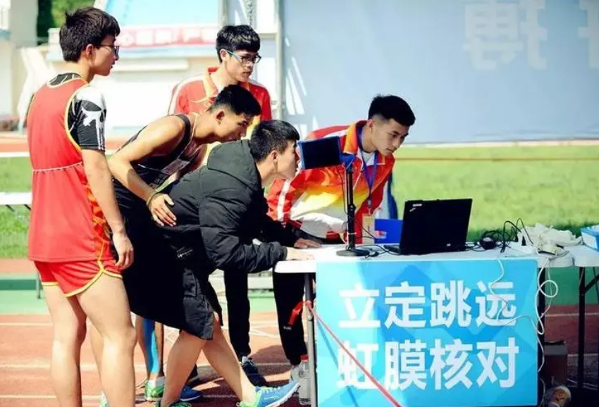 "你是我的神",高三体育生拜苏炳添,希望沾"神气"金榜题名