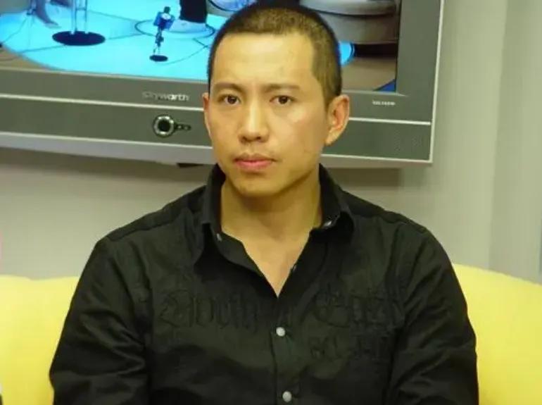 谷智鑫:凭借《我是特种兵》走红,拍戏坠马瘫痪,女友照顾他8年
