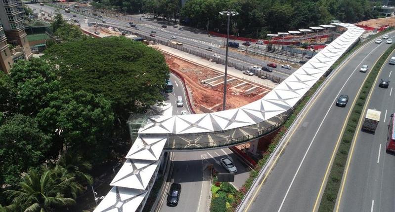 深圳桂庙路快速化改造工程人行天桥投入使用